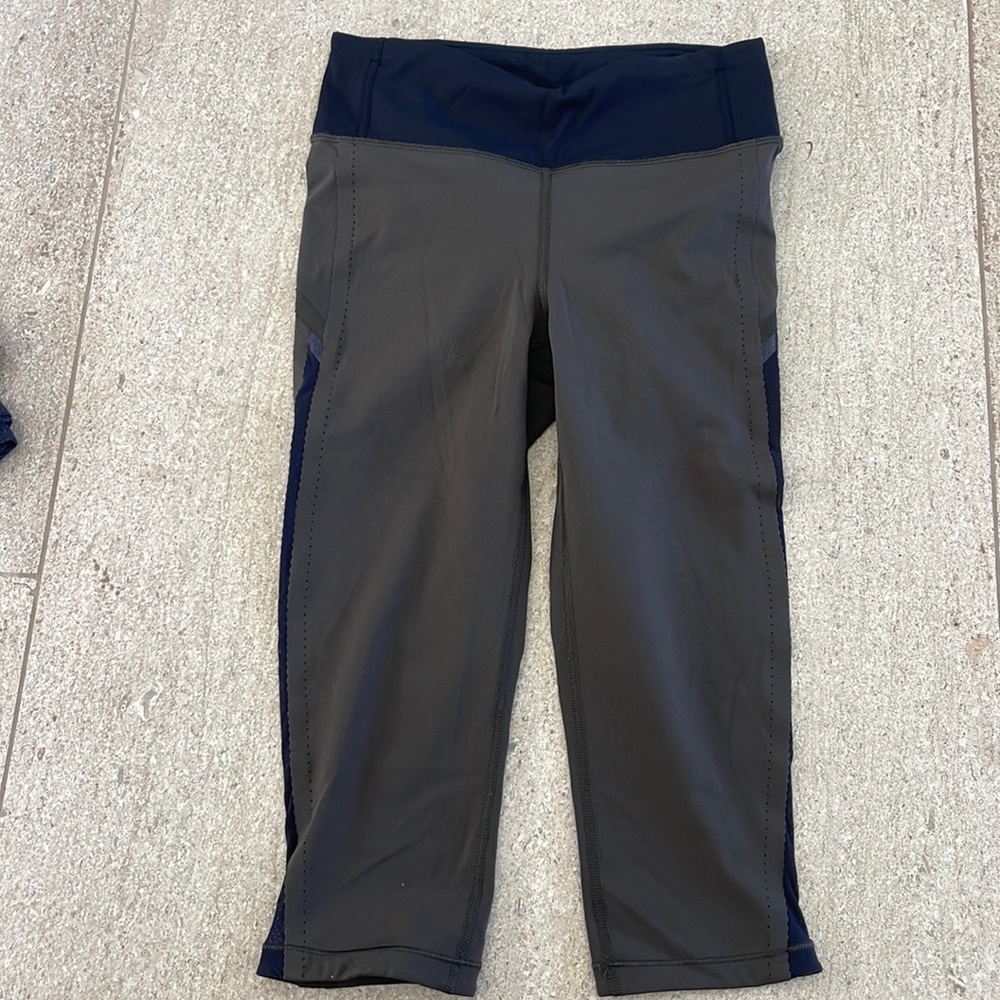 Lululemon leggings size 4 no pets no smoking no scented laundry